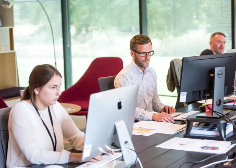 manual-bom people working in office